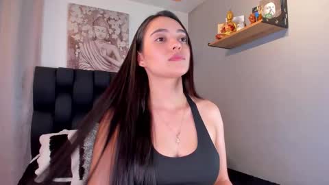 Snapshot of miavelvet1 chatting on 8, 10, 2025 miavelvet1 online show from 8, 10, 2025