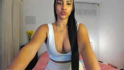 Snapshot of miavelvet_22 chatting on 27, 2, 2025 Mia Velvet online show from 27, 2, 2025