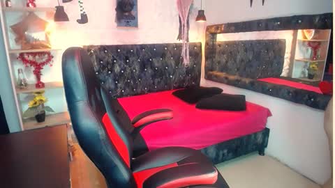 mia online show from 6, 10, 2025