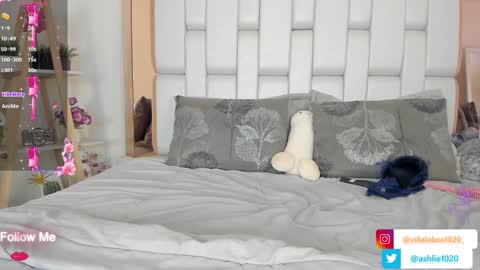 Mia Villalobos online show from 4, 1, 2025