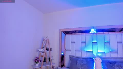 Mia Villalobos online show from 25, 1, 2025