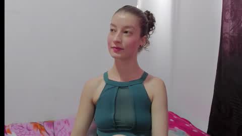 Snapshot of miavolkova_ chatting on 27, 10, 2025  Chloe  online show from 27, 10, 2025