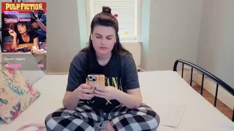 Snapshot of miawallace__ chatting on 20, 4, 2026 Mia online show from 20, 4, 2026