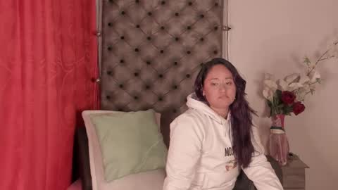 Snapshot of micaelahott_ chatting on 8, 3, 2025 micaelahott_ online show from 8, 3, 2025