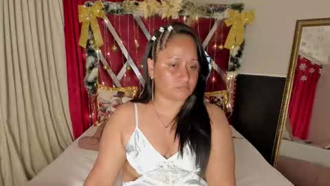 Snapshot of micaelahott_ chatting on 14, 12, 2025 micaelahott_ online show from 14, 12, 2025