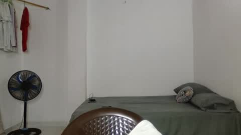 Snapshot of micheldelatorre69 chatting on 17, 12, 2025 MichelandDavid online show from 17, 12, 2025