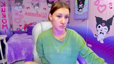 Snapshot of michell__petit_ chatting on 24, 9, 2025 michell__petit_ online show from 24, 9, 2025