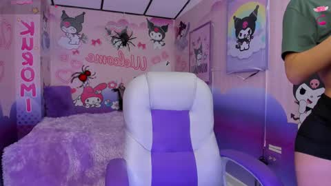 Snapshot of michell__petit_ chatting on 15, 10, 2025 michell__petit_ online show from 15, 10, 2025