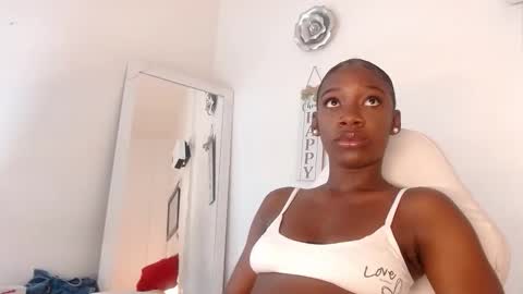 Snapshot of michell_estrada chatting on 10, 10, 2025 michell online show from 10, 10, 2025