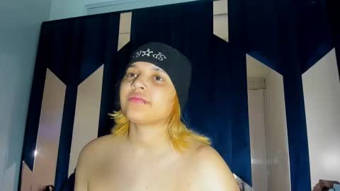 Snapshot of michell_rs chatting on 28, 9, 2025 michell_rs online show from 28, 9, 2025