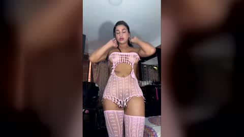 Snapshot of michelle_delatorre chatting on 25, 2, 2026 MICHELLE DE LA TORRE online show from 25, 2, 2026