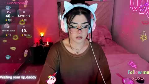 Snapshot of michellevanss22 chatting on 17, 4, 2026 online show from 17, 4, 2026