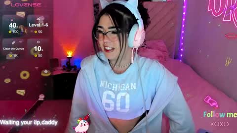 Snapshot of michellevanss22 chatting on 23, 4, 2026 online show from 23, 4, 2026