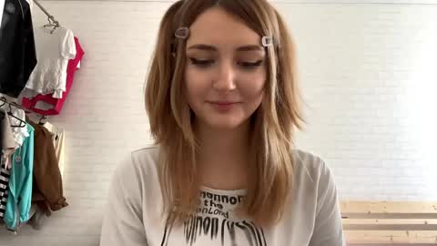 Snapshot of michellfallert chatting on 21, 4, 2026 Jenny online show from 21, 4, 2026