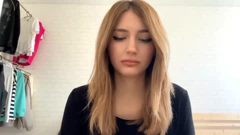 Snapshot of michellfallert chatting on 28, 4, 2026 Jenny online show from 28, 4, 2026