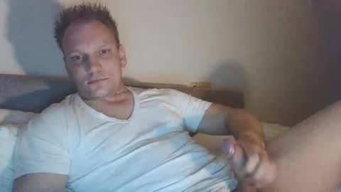 Snapshot of mickkxl chatting on 16, 1, 2025 mickkxl online show from 16, 1, 2025