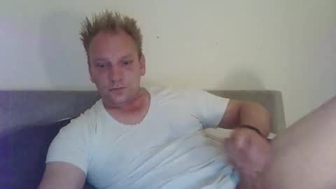 Snapshot of mickkxl chatting on 20, 10, 2025 mickkxl online show from 20, 10, 2025
