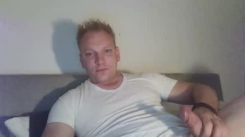 Snapshot of mickkxl chatting on 27, 10, 2025 mickkxl online show from 27, 10, 2025