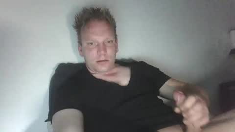 Snapshot of mickkxl chatting on 20, 4, 2026 mickkxl online show from 20, 4, 2026