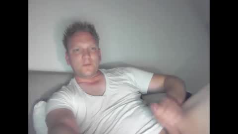 Snapshot of mickkxl chatting on 4, 5, 2026 mickkxl online show from 4, 5, 2026