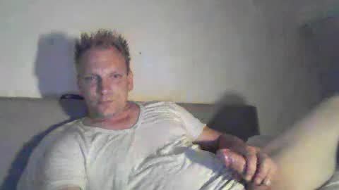Snapshot of mickkxl chatting on 9, 7, 2026 mickkxl online show from 9, 7, 2026
