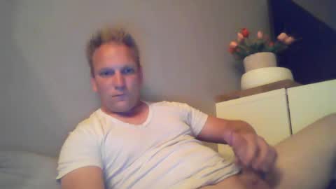 Snapshot of mickkxl chatting on 22, 7, 2026 mickkxl online show from 22, 7, 2026