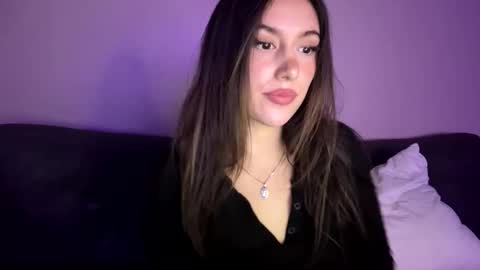 SexyLatinaCouple online show from 8, 1, 2026