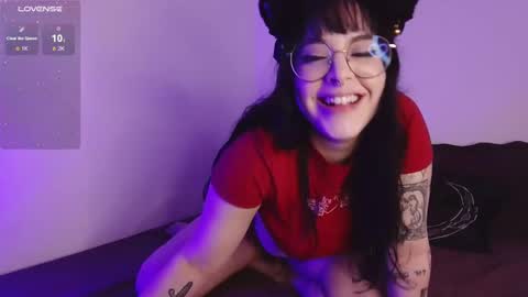 Snapshot of midnightkitten_ chatting on 4, 11, 2025 Nana online show from 4, 11, 2025