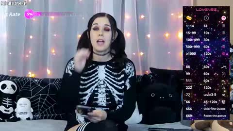 Snapshot of midnightpixie chatting on 17, 10, 2025 Jenna Talia online show from 17, 10, 2025