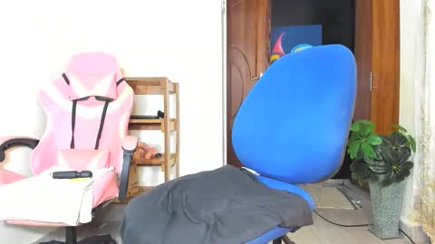 Snapshot of midnightrider00 chatting on 17, 12, 2025 lydia follow me on ig at shortgirl 406 online show from 17, 12, 2025