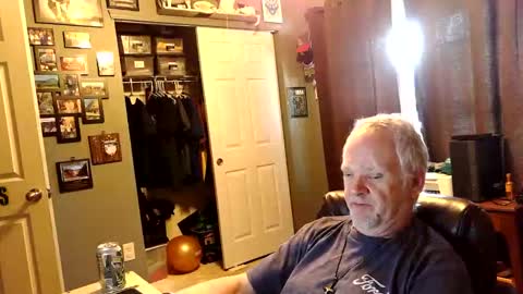 Snapshot of midwestdad09 chatting on 17, 10, 2025 midwestdad09 online show from 17, 10, 2025