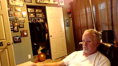 Snapshot of midwestdad09 chatting on 18, 10, 2025 midwestdad09 online show from 18, 10, 2025