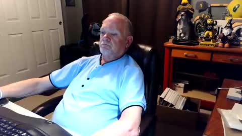 Snapshot of midwestdad09 chatting on 8, 6, 2026 midwestdad09 online show from 8, 6, 2026