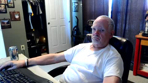 Snapshot of midwestdad09 chatting on 3, 7, 2026 midwestdad09 online show from 3, 7, 2026