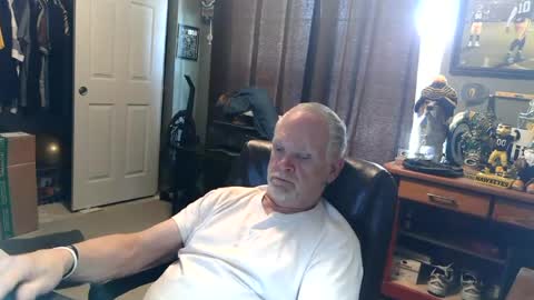 Snapshot of midwestdad09 chatting on 9, 7, 2026 midwestdad09 online show from 9, 7, 2026