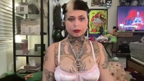 Snapshot of mignightmedliii chatting on 22, 5, 2026 Medli online show from 22, 5, 2026