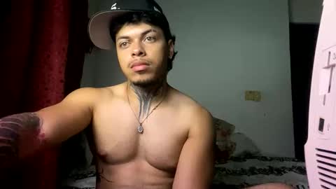 Snapshot of miguelvl01 chatting on 19, 11, 2025 miguelvl01 online show from 19, 11, 2025