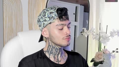 Snapshot of mihailleroy chatting on 24, 12, 2024 MIHAIL LEROY finally independent model online show from 24, 12, 2024