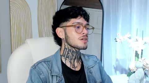 Snapshot of mihailleroy chatting on 15, 2, 2025 MIHAIL LEROY finally independent model online show from 15, 2, 2025