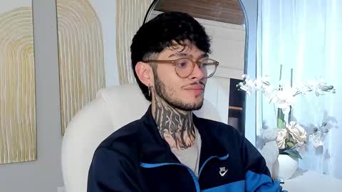 Snapshot of mihailleroy chatting on 20, 2, 2025 MIHAIL LEROY finally independent model online show from 20, 2, 2025