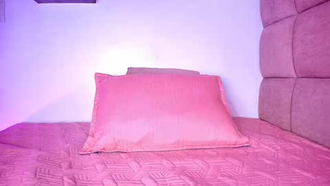 Snapshot of miia_01_ chatting on 20, 9, 2025 Mia online show from 20, 9, 2025
