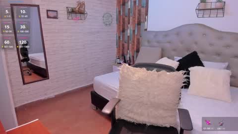 Mia Jhones online show from 24, 1, 2025