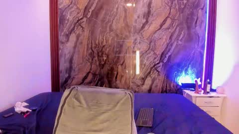 Mia collins online show from 31, 10, 2025