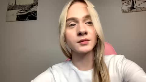 Snapshot of miiissliiissameliiisa chatting on 16, 2, 2025 miiissliiissameliiisa online show from 16, 2, 2025