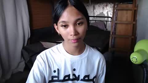 Snapshot of mika_cora chatting on 8, 5, 2026 MIKA online show from 8, 5, 2026