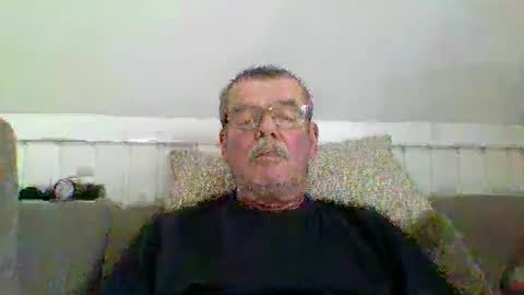 Snapshot of mikael42 chatting on 17, 4, 2026 mikael42 online show from 17, 4, 2026