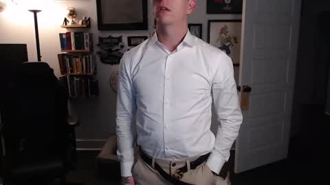 MikahisHung online show from 11, 11, 2025