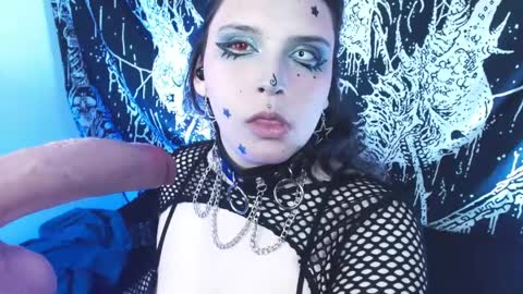 Snapshot of mikaskullcs chatting on 10, 4, 2026 Mika online show from 10, 4, 2026