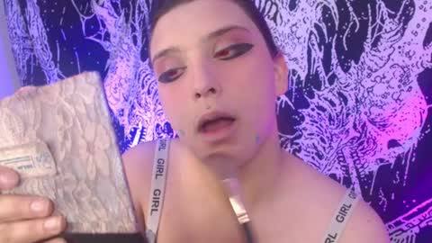 Snapshot of mikaskullcs chatting on 11, 4, 2026 Mika online show from 11, 4, 2026