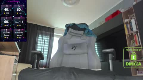 Snapshot of mikavfr chatting on 4, 12, 2025 Mika online show from 4, 12, 2025